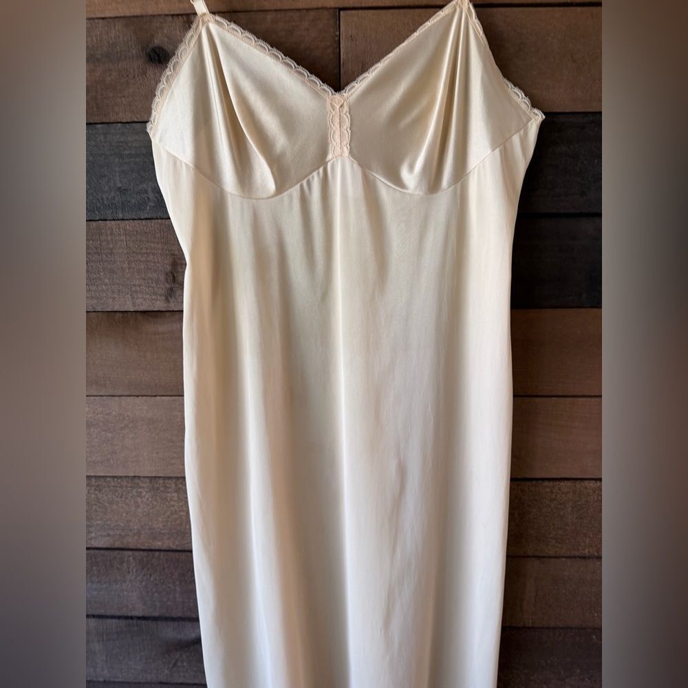 Vintage Vanity Fair Beige Lace Trim Nylon Slip Nightgown USA - Picture 8 of 12